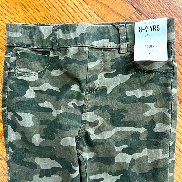 Girls camo jeggings Denim Co size 8-9 - Picture 2 of 4